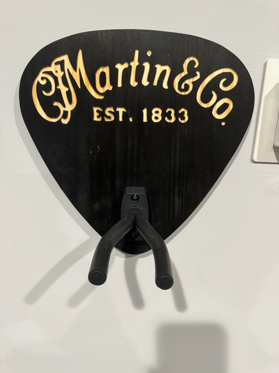 Guitar Pick – Wood Guitar Wall Mount